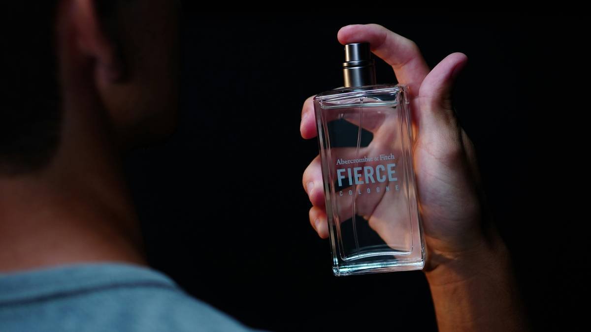 Chart showing fragrance concentration levels: Parfum (15-20%), Eau de Parfum (10-15%), Eau de Toilette / Cologne (2-4%), Eau de Cologne (2-3%)