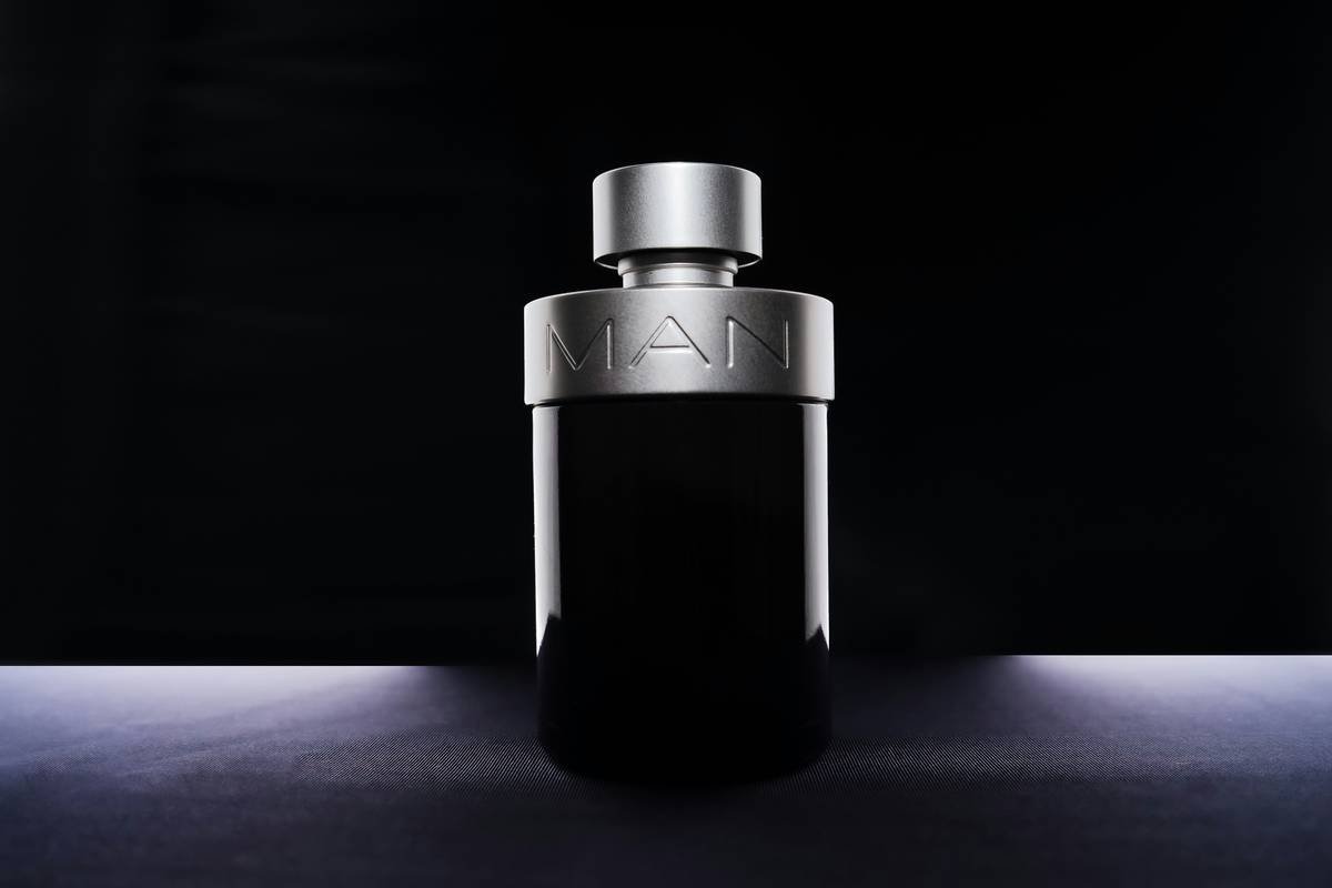 Infographic showing average longevity by fragrance concentration: Eau de Cologne (1-2 hrs), Eau de Toilette (3-5 hrs), Eau de Parfum (6-8 hrs), Parfum (8-12+ hrs)