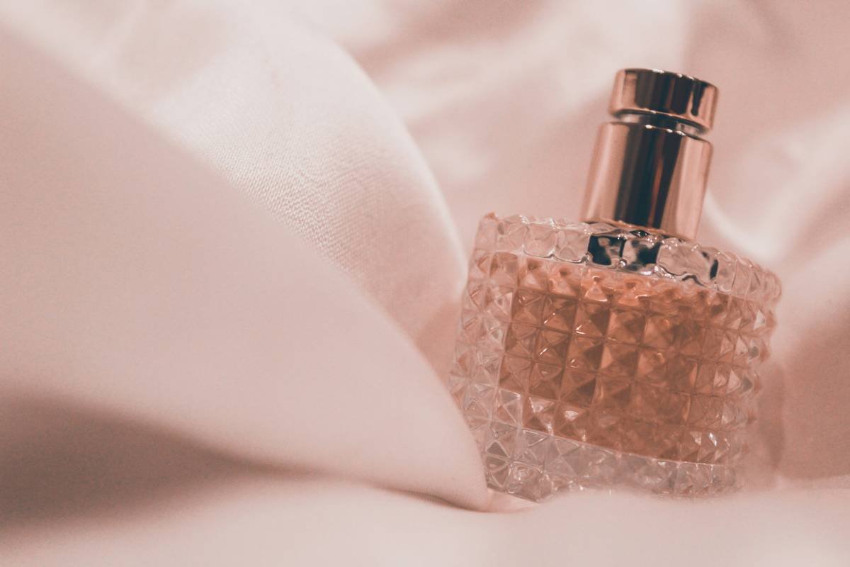 How Should Men Put on Cologne: The Expert’s Guide to Smelling Confident (Without Overdoing It)