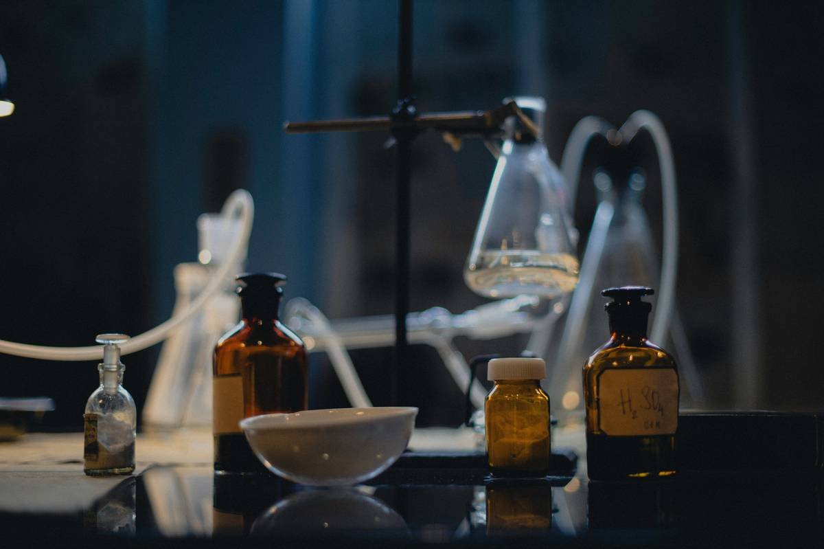 How to Make Cologne for Men: A Master Perfumer’s Guide to Crafting Your Signature Scent